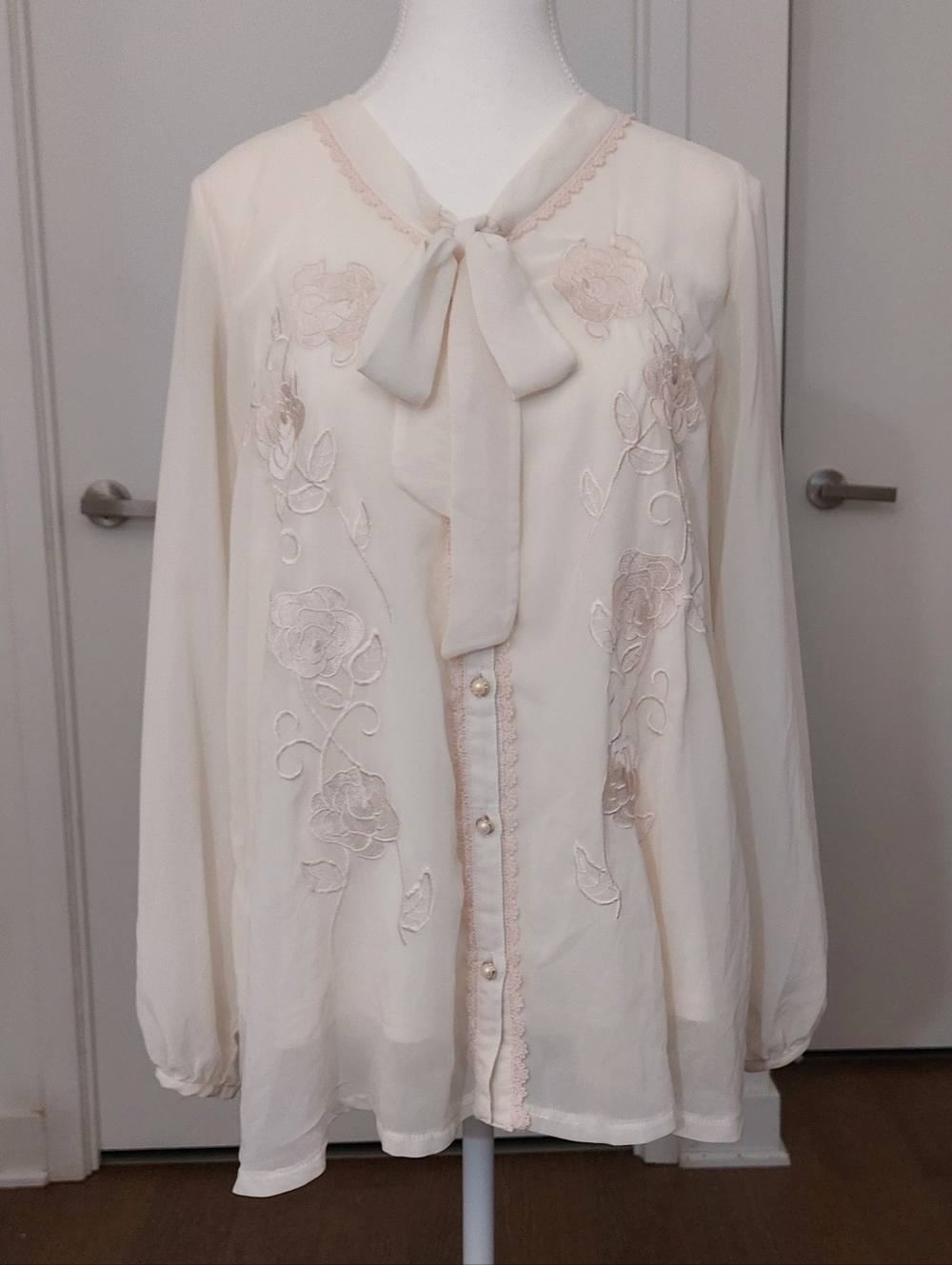 Axes Femme | Embroidered Cream Blouse